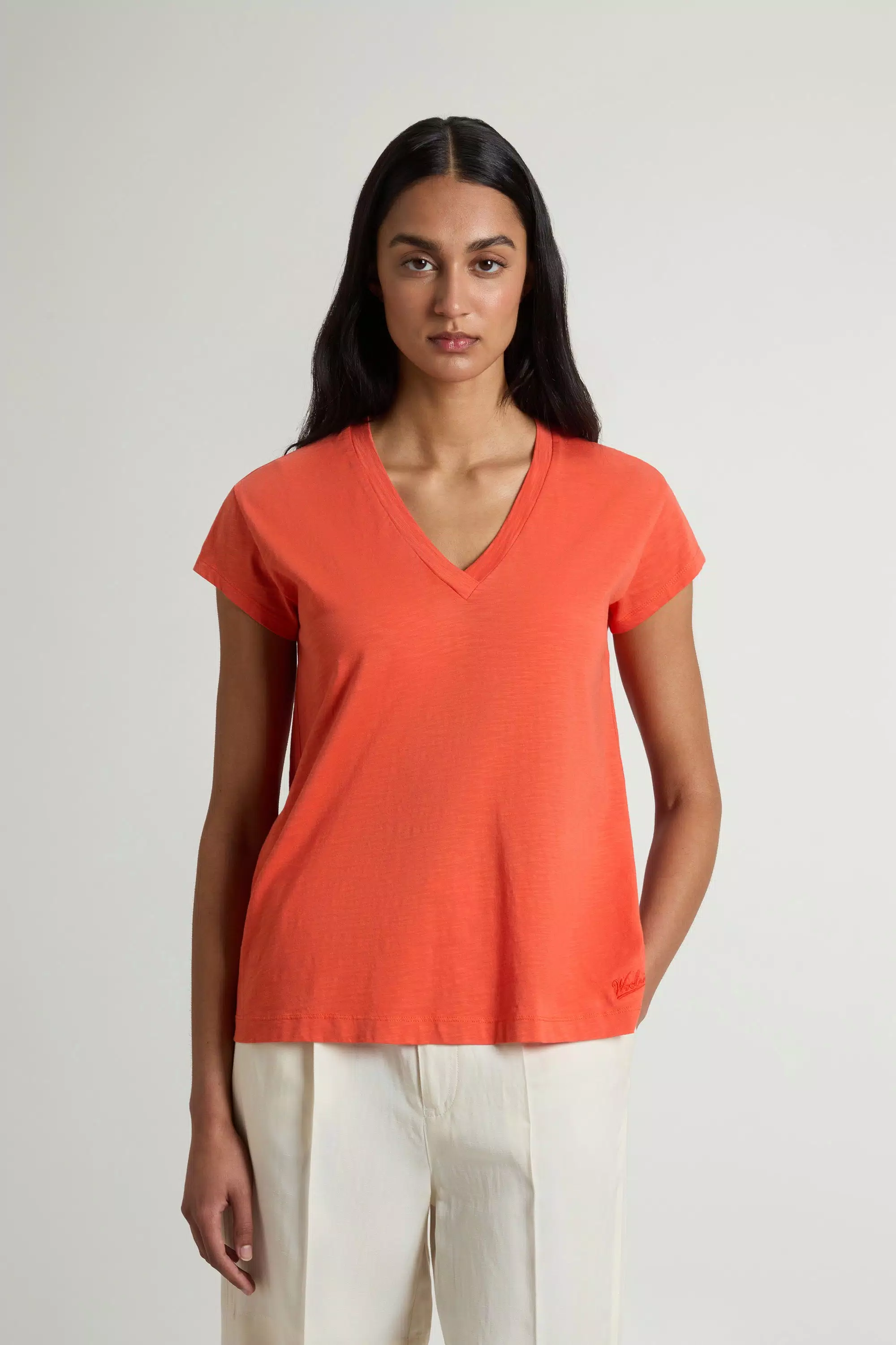 V-Ausschnitt-T-Shirt aus reiner Baumwolle mit Slub-Struktur - Paprika