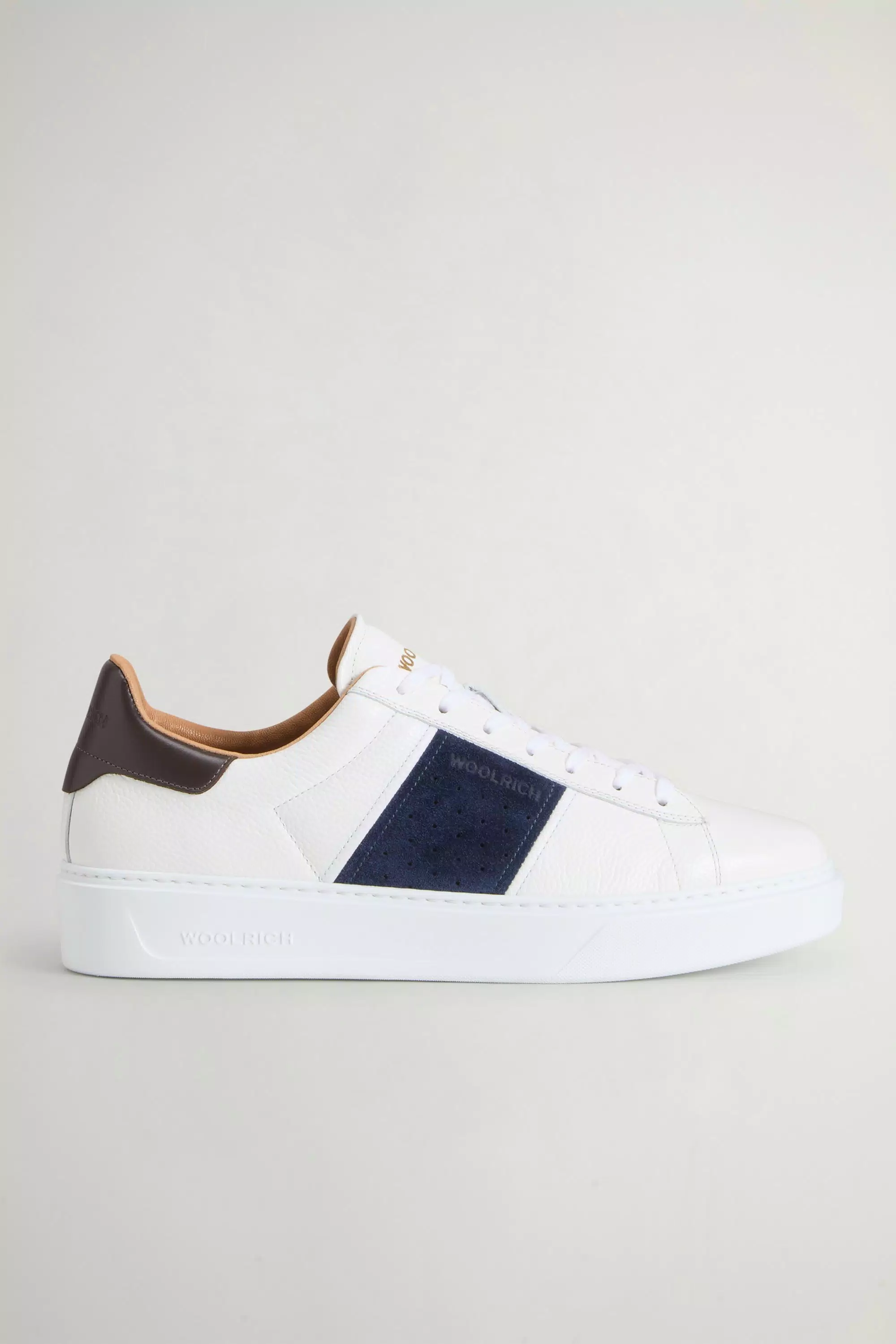 Klassische Court Calfskin-Sneaker mit Suede-Details - Weiß Blau