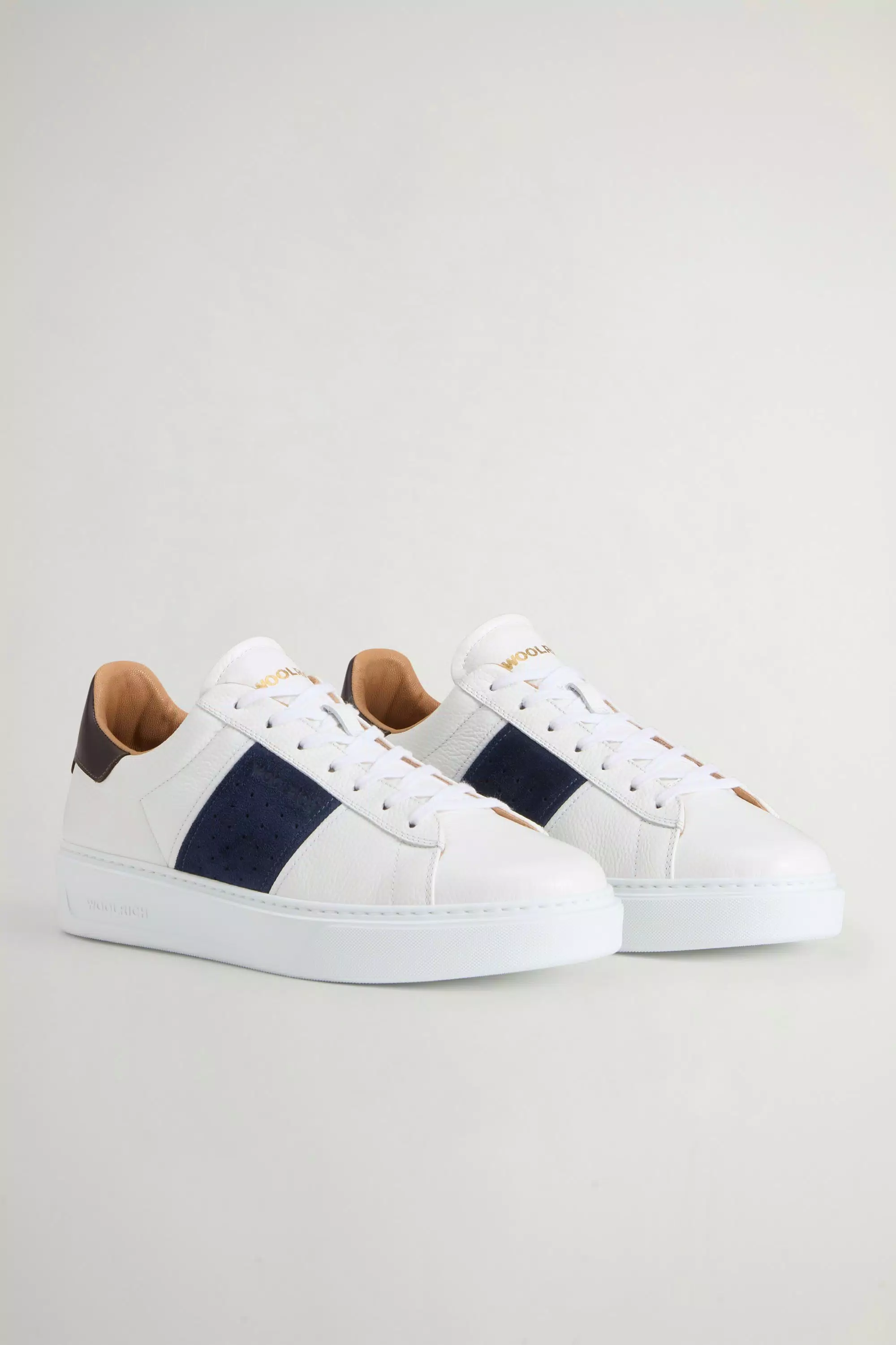 Klassische Court Calfskin-Sneaker mit Suede-Details - Weiß Blau
