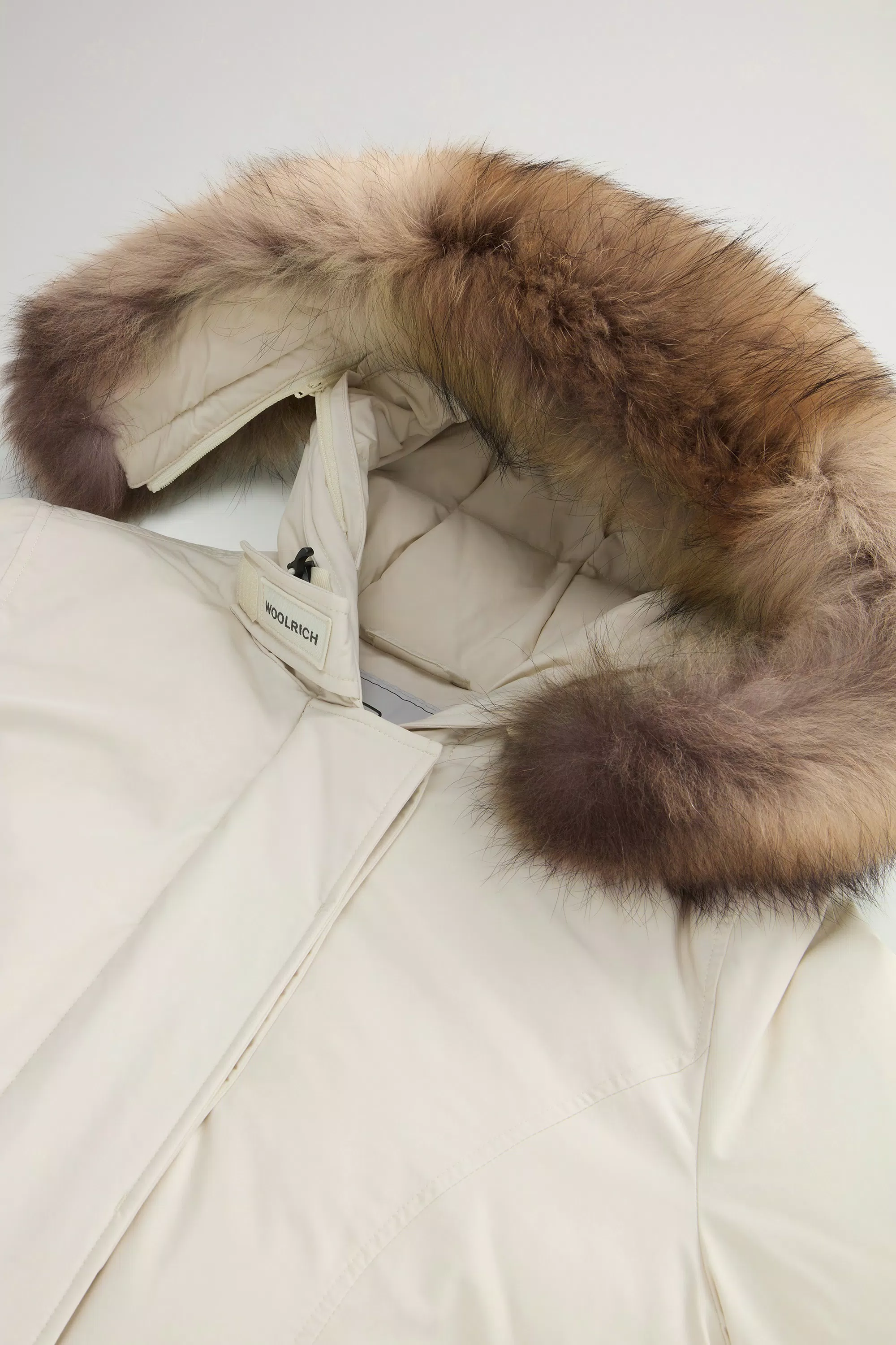 Arktische Parka im urbanen Look mit abnehmbarem Fuchsfell - Milchig Creme